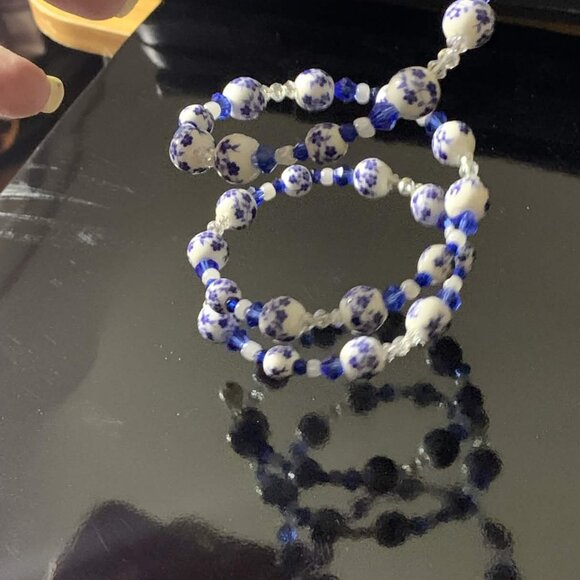 Dutch Delft ceramic and blue glass beaded coil bracelet (Hand Crafted) - Picture 4 of 4
